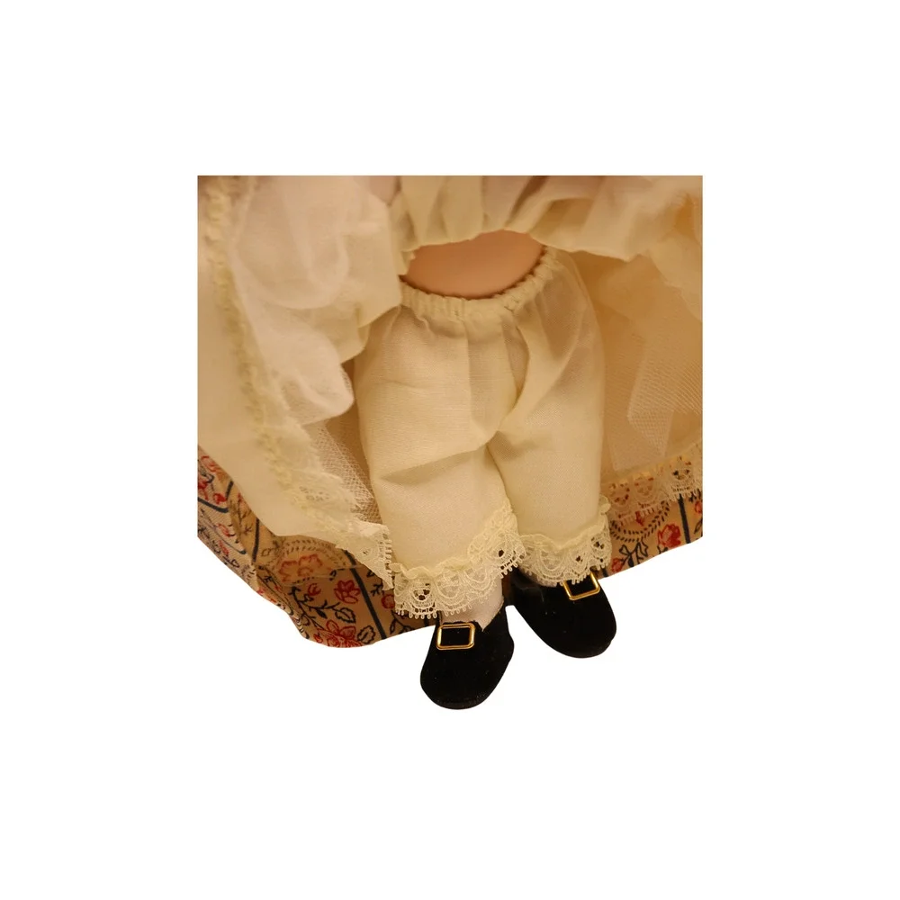 2003 Madame Alexander Betsy Ross Doll 8